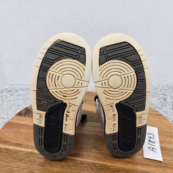 Jordan 2 Retro BT Wing It White Black Casual Daily Sneakers Kids 10c 820222-103 - Picture 8 of 12